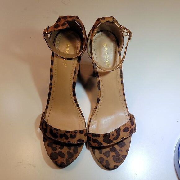 RAMPAGE BAMBOO ANIMAL PRINT DESIGN BLOCK OPEN TOE SINGLE BAND ACROSS SANDAL - Picture 5 of 16